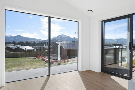 Photo of property in 13 Bargour Street, Wanaka, 9305