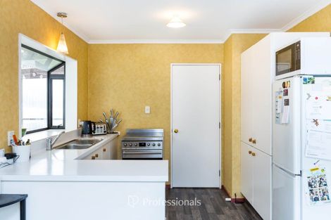 Photo of property in 11 Monarch Grove, Maoribank, Upper Hutt, 5018