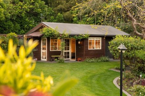 Photo of property in 50 Manu Grove, Waikanae, 5036