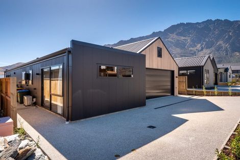 Photo of property in 18 Plough Street, Jacks Point, 9371