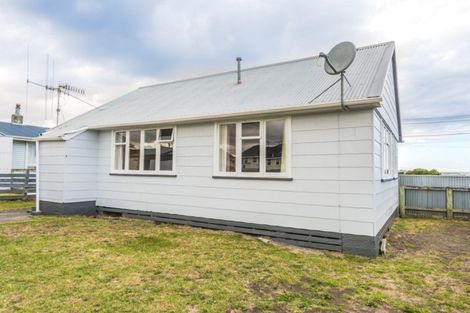 Photo of property in 35 Matipo Street, Castlecliff, Whanganui, 4501