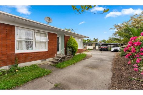 Photo of property in 2/8 Chartwell Avenue, Glenfield, Auckland, 0629