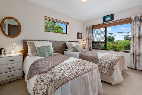 Photo of property in 2/2 Law Street, Torbay, Auckland, 0630