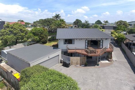 Photo of property in 8 Halldene Terrace, Red Beach, 0932