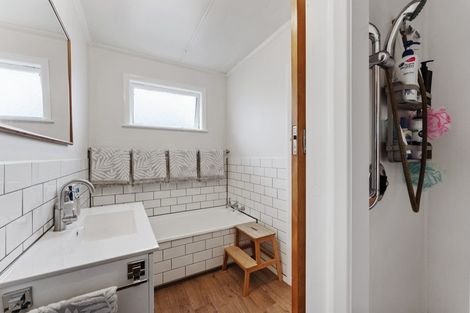 Photo of property in 32 Rugby Street, Awapuni, Palmerston North, 4412