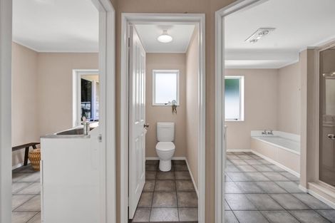 Photo of property in 362 Mangorei Road, Merrilands, New Plymouth, 4312