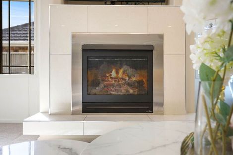 Photo of property in 16 Erceg Way, Rosehill, Papakura, 2113