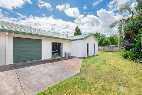 Photo of property in 2 Albizia Avenue, Henderson, Auckland, 0612