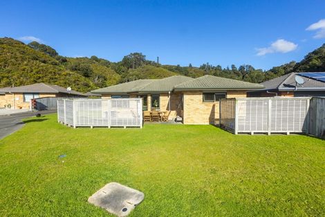 Photo of property in 4 Beaufort Close, Kingsley Heights, Upper Hutt, 5018