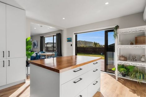Photo of property in 83 Arcon Drive, Broomfield, Christchurch, 8042