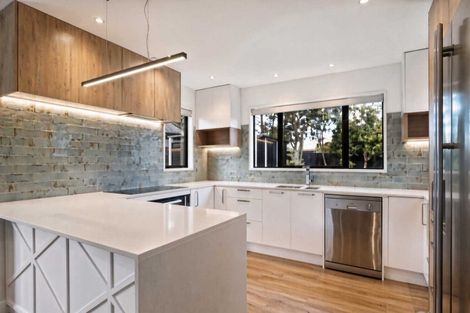Photo of property in 3 Fieldmoor Place, Parklands, Christchurch, 8083