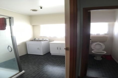 Photo of property in 38 Beaubank Road, Kelston, Auckland, 0602