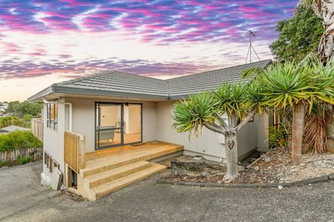 Photo of property in 21 Breenagh Place, Massey, Auckland, 0614