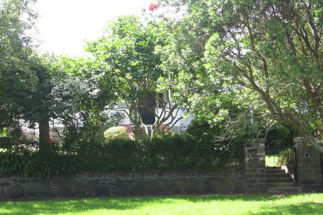 Photo of property in 30 Aratonga Avenue, Greenlane, Auckland, 1051