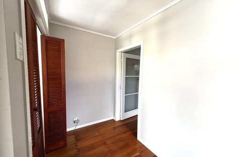 Photo of property in 64 Golf Road, New Lynn, Auckland, 0600