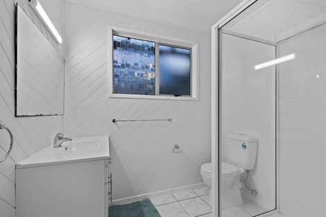 Photo of property in 16 Napuka Road, Henderson Valley, Auckland, 0612