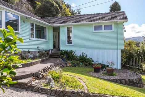 Photo of property in 184 George Street, Stokes Valley, Lower Hutt, 5019