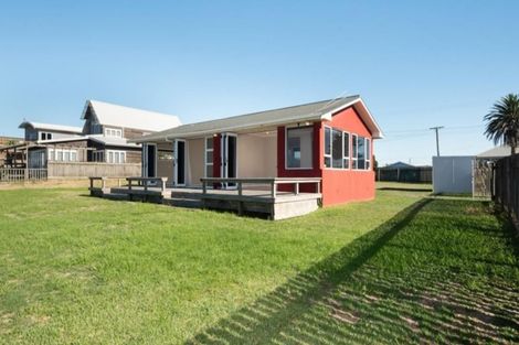 Photo of property in 107 Karewa Parade, Papamoa Beach, Papamoa, 3118