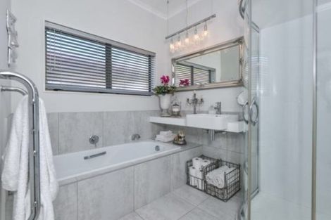 Photo of property in 6 Bungalore Place, Half Moon Bay, Auckland, 2012