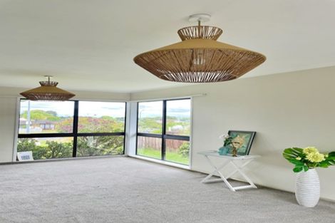 Photo of property in 21 Woodview Rise, Botany Downs, Auckland, 2010