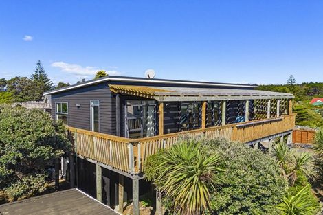 Photo of property in 6 Arataki Grove, Waitarere Beach, Levin, 5510