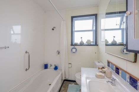 Photo of property in 1 Kings Drive, Levin, 5510