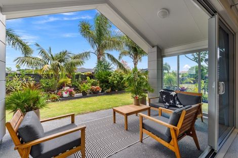 Photo of property in 2 Paradise Point Place, One Tree Point, 0118