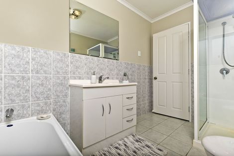 Photo of property in 20 Brookwood Drive, Henderson, Auckland, 0612