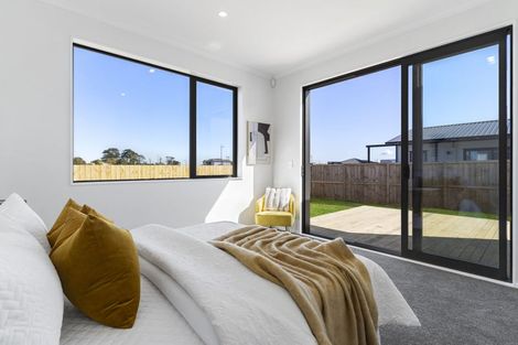 Photo of property in 21 Korowhiti Road, Clarks Beach, 2122