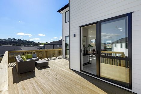Photo of property in 28 Takurua Terrace, Orewa, 0931