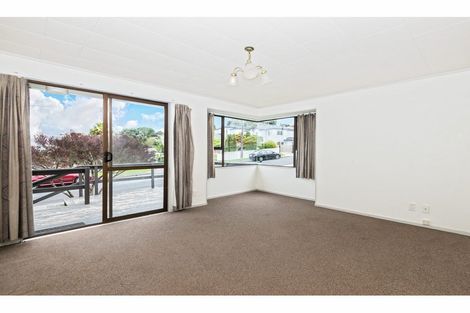 Photo of property in 1/1 Meadowvale Avenue, Forrest Hill, Auckland, 0620