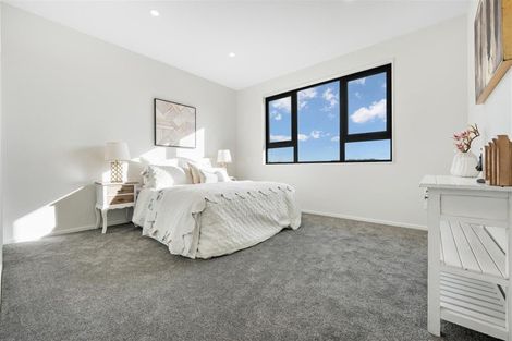 Photo of property in 25 Whakairo Crescent, Gulf Harbour, Whangaparaoa, 0930