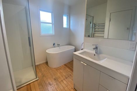 Photo of property in 5 Brookfield Road, Te Atatu Peninsula, Auckland, 0610