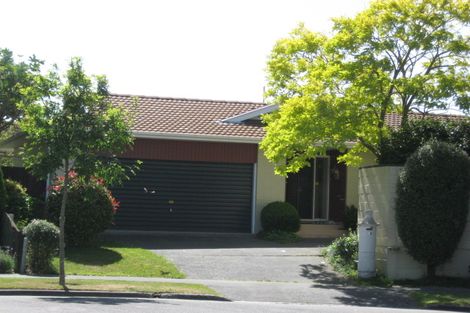 Photo of property in 16 Lombard Place, Avonhead, Christchurch, 8042