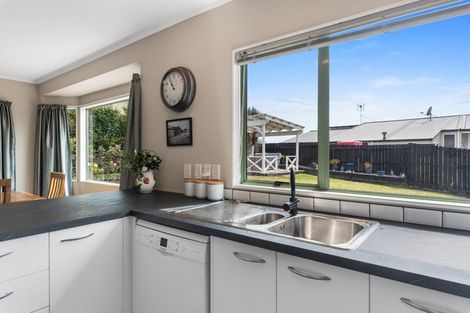 Photo of property in 2/883 East Coast Road, Northcross, Auckland, 0632