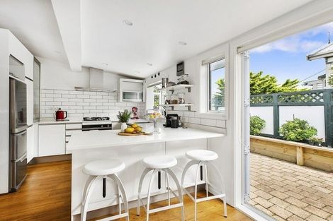 Photo of property in 30 Mills Road, Brooklyn, Wellington, 6021