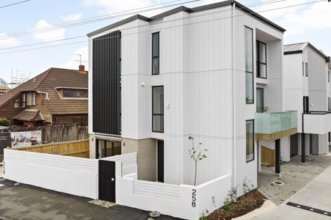 Photo of property in 1/258 Lake Road, Hauraki, Auckland, 0622