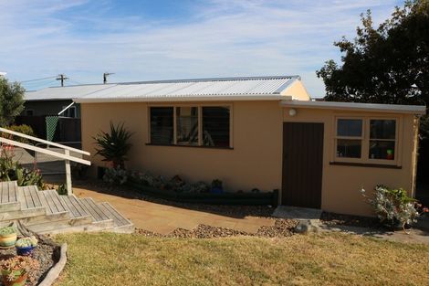 Photo of property in 14 Andresen Street, Foxton Beach, Foxton, 4815