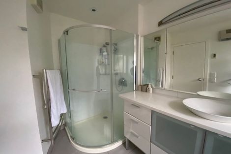 Photo of property in 2 Palliser Road, Roseneath, Wellington, 6011