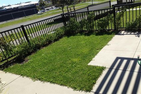 Photo of property in 14 Purchas Hill Drive, Stonefields, Auckland, 1072