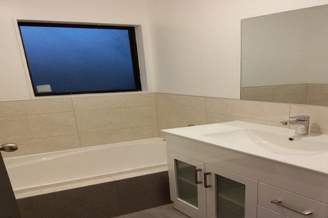 Photo of property in 2/9 Penion Drive, Flat Bush, Auckland, 2023