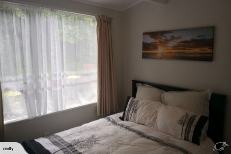 Photo of property in 5a Robert Street, Newlands, Wellington, 6037