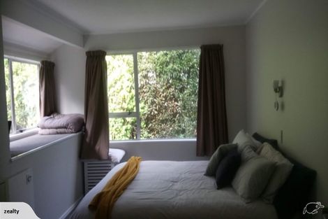 Photo of property in 5a Robert Street, Newlands, Wellington, 6037