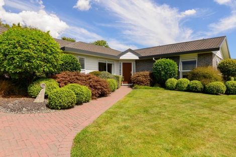 Photo of property in 35 Capricorn Place, Kawaha Point, Rotorua, 3010