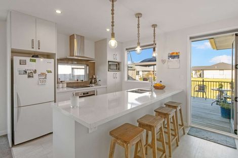 Photo of property in 79 Te Kio Crescent, Papamoa Beach, Papamoa, 3118