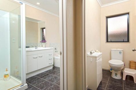 Photo of property in 6 Kuripaka Crescent, The Gardens, Auckland, 2105