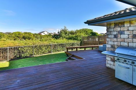 Photo of property in 6 Stranraer Crescent, Wattle Downs, Auckland, 2103