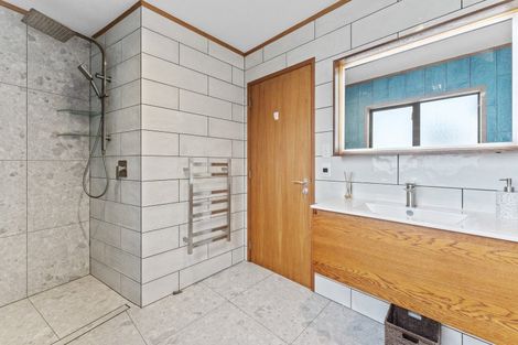 Photo of property in 84 Domain Crescent, Muriwai, Waimauku, 0881