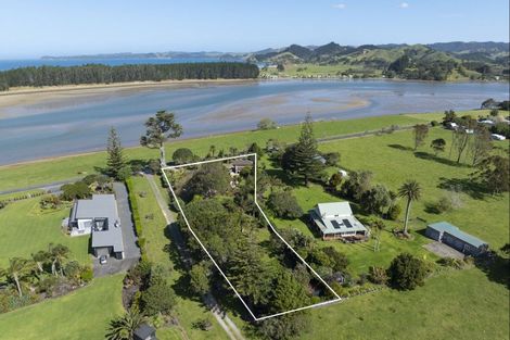 Photo of property in 2213 Whananaki North Road, Whananaki, Hikurangi, 0181