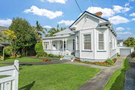 Photo of property in 125 Vauxhall Road, Narrow Neck, Auckland, 0624